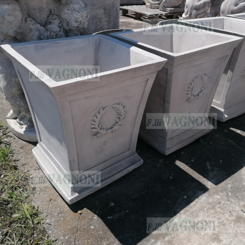 N° 2 COPPIA DI VASI IN CEMENTO BIANCO CM. 45x45x54